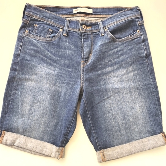 Levi's Pants - Levis size 8 jean short